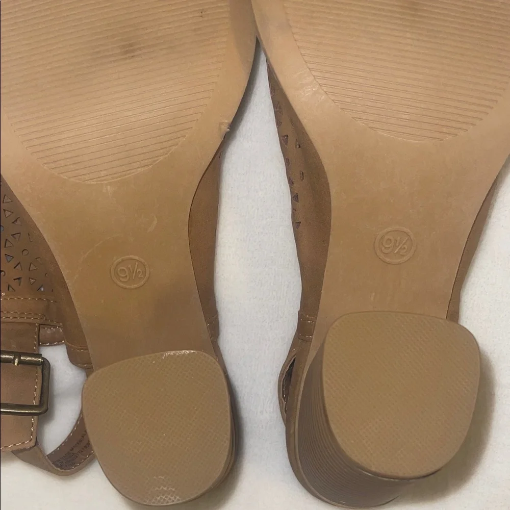 Universal Thread Tan Cutout Block Heel Sandals